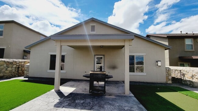 Building Photo - 7453 Eagle Vista Dr