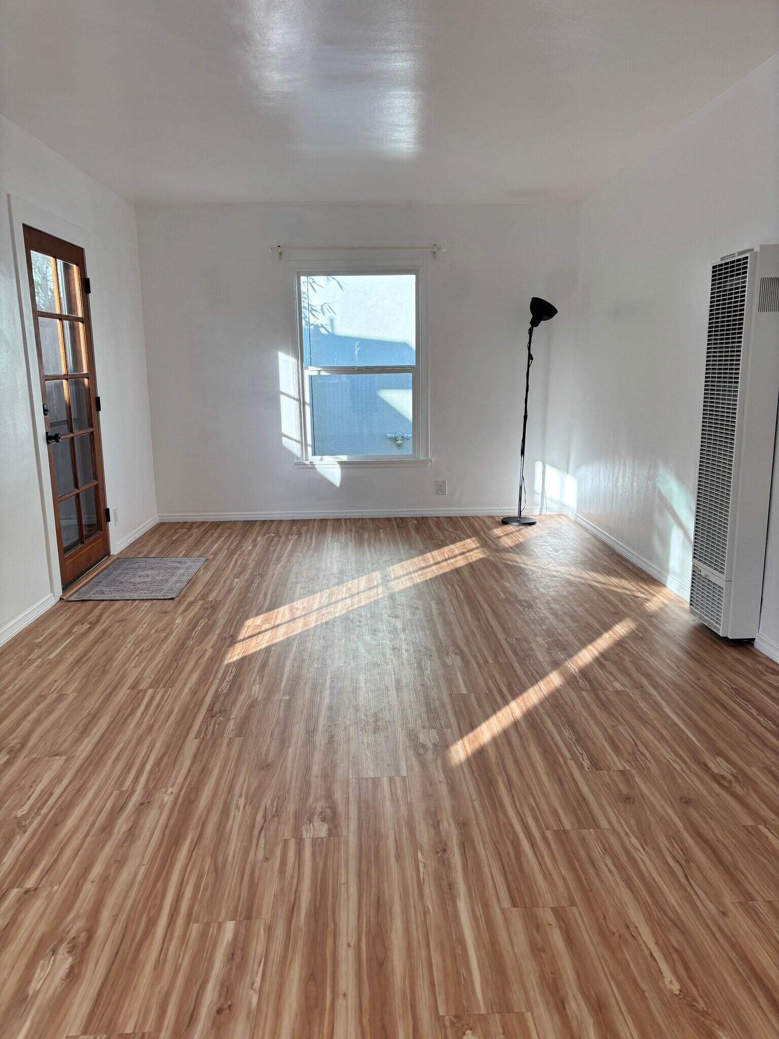 Living room - 936 Palms Blvd