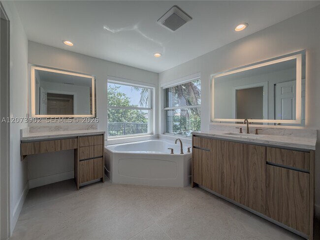 Building Photo - 5297 SW 183rd Ave