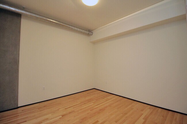 Building Photo - Exceptional 1 bd + bonus, City Views in Pe...