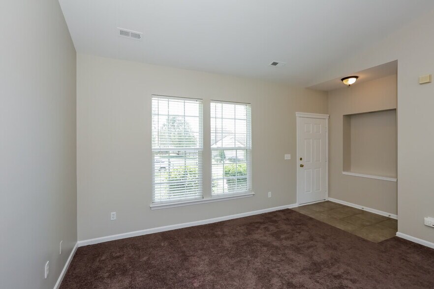 Building Photo - 1020 Duck Point Dr
