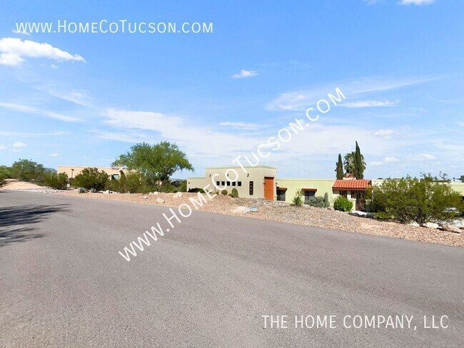 Building Photo - 5661 N Vista Karina Mia