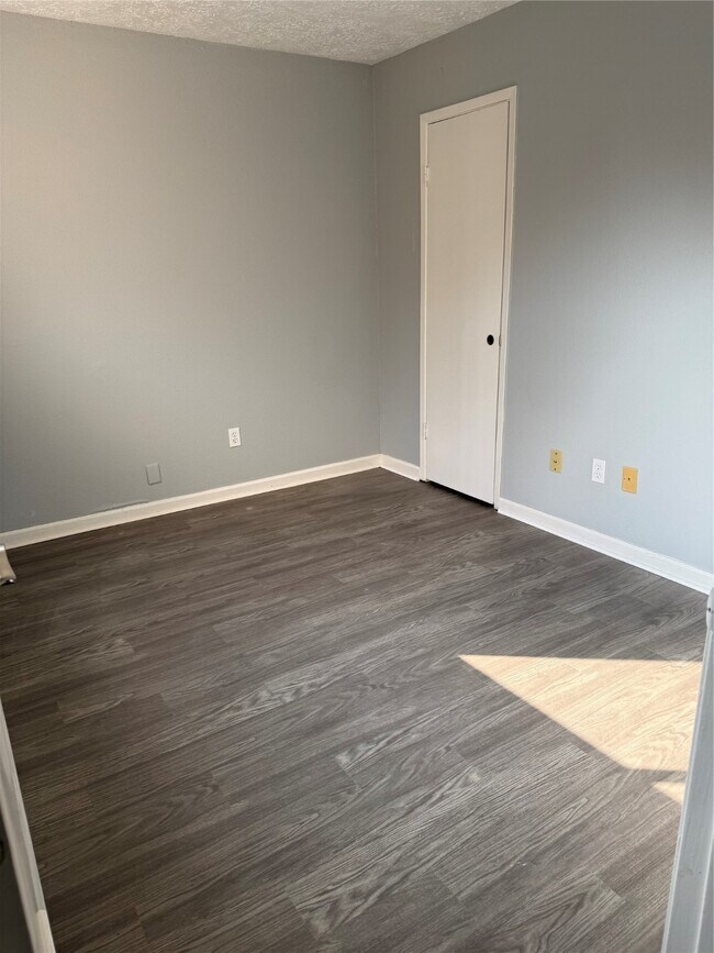 Building Photo - 10727 Staghill Dr