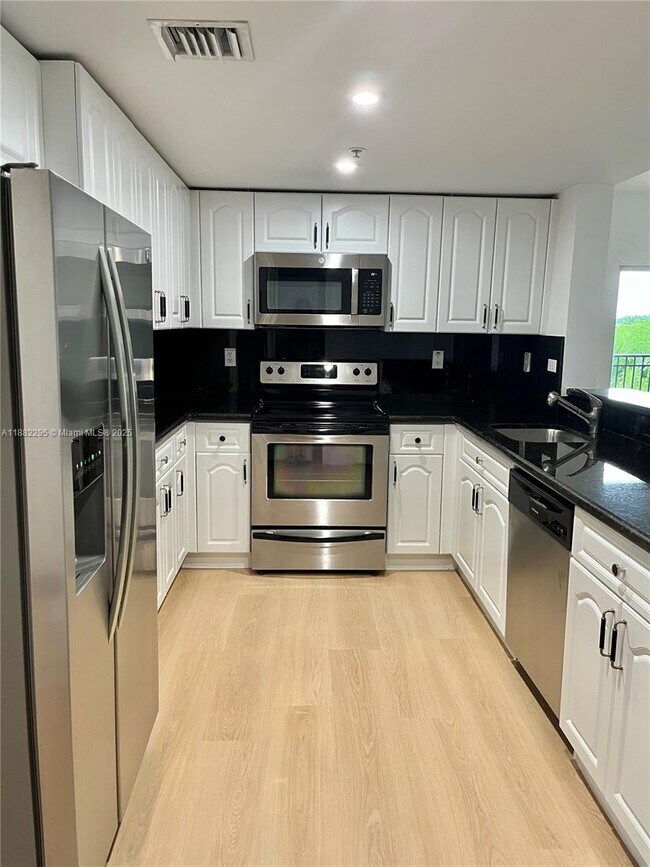 Building Photo - 120 Douglas Rd