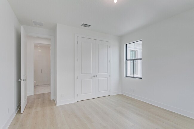 Building Photo - 13559 Artisan Cir