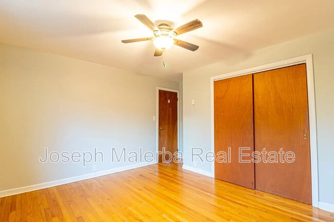 Building Photo - 405 Noank Ledyard Rd