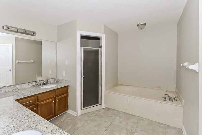 Building Photo - 7204 Germanshire Oaks Cove