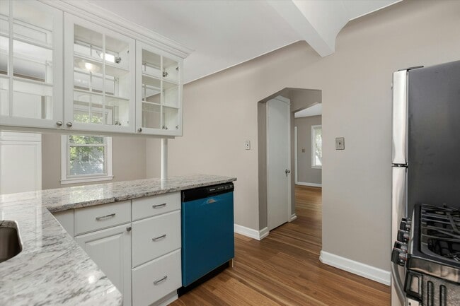 Building Photo - 712 Golf Ave