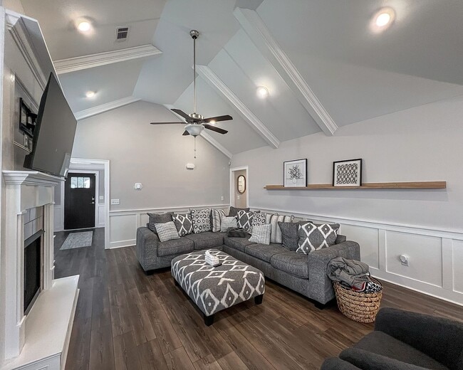 Building Photo - Available July 1, 2026!