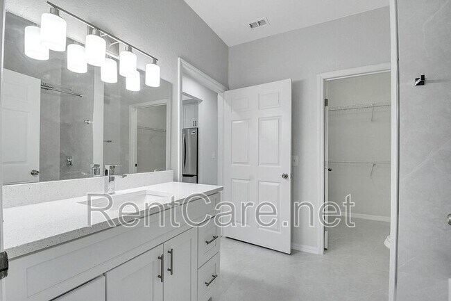 Building Photo - 6005 Westgate Dr