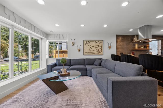 Building Photo - 550 S Franklin St