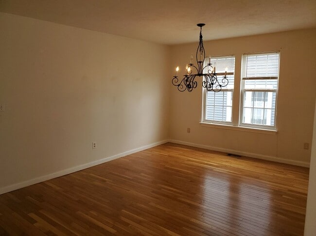 Building Photo - Warm and Inviting Marlborough Single Family Rental Opportunity