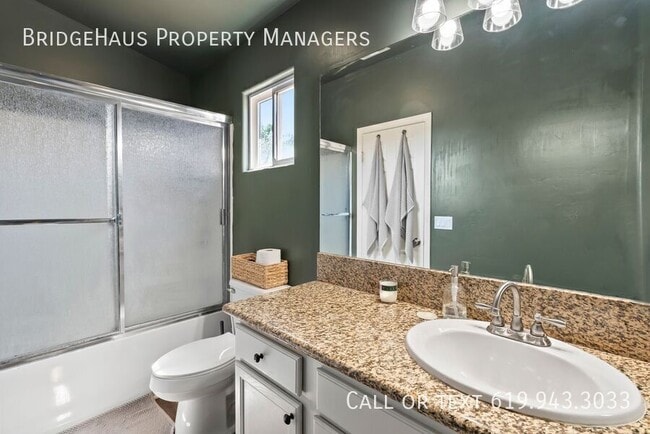 Building Photo - 832 Georgia St