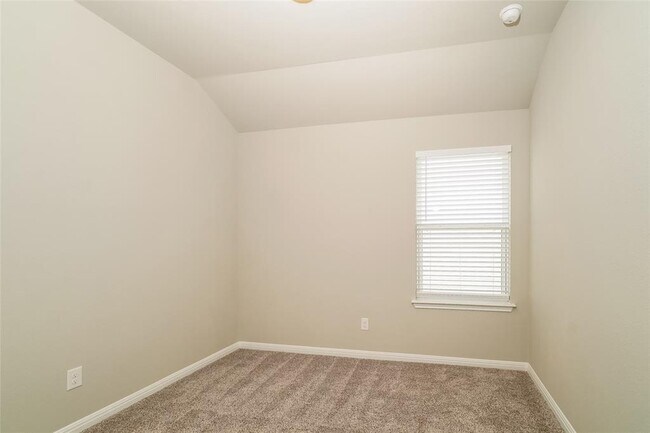 Building Photo - 405 Osier Pass
