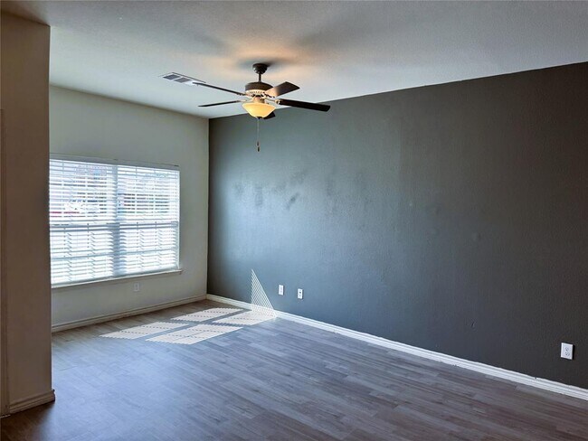 Building Photo - 356 Cres Park Dr