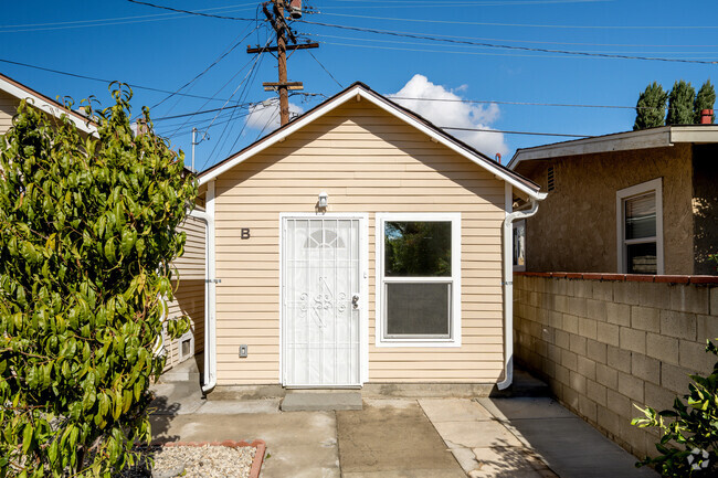 Building Photo - 359 W Garfield Ave