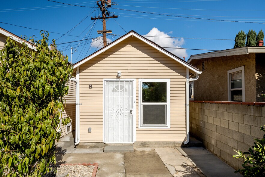 Building Photo - 359 W Garfield Ave