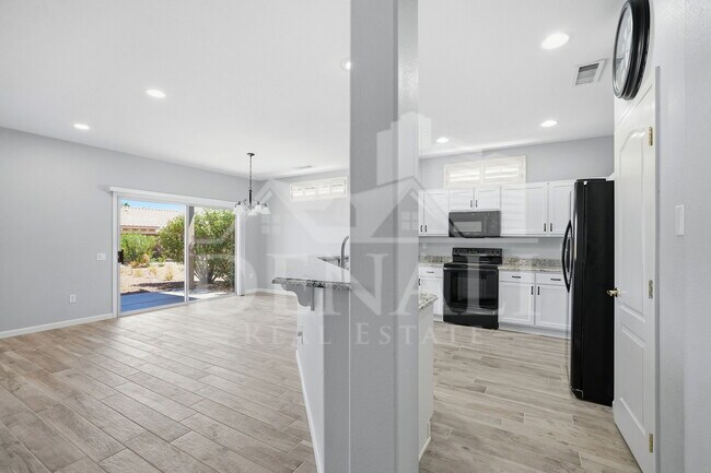 Building Photo - 16536 W Rock Springs Ln