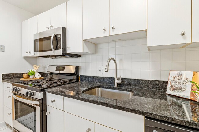 Building Photo - 1280 21st St NW