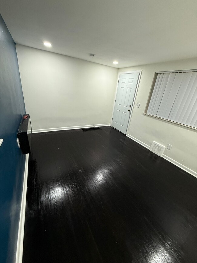 Building Photo - 630 Church St