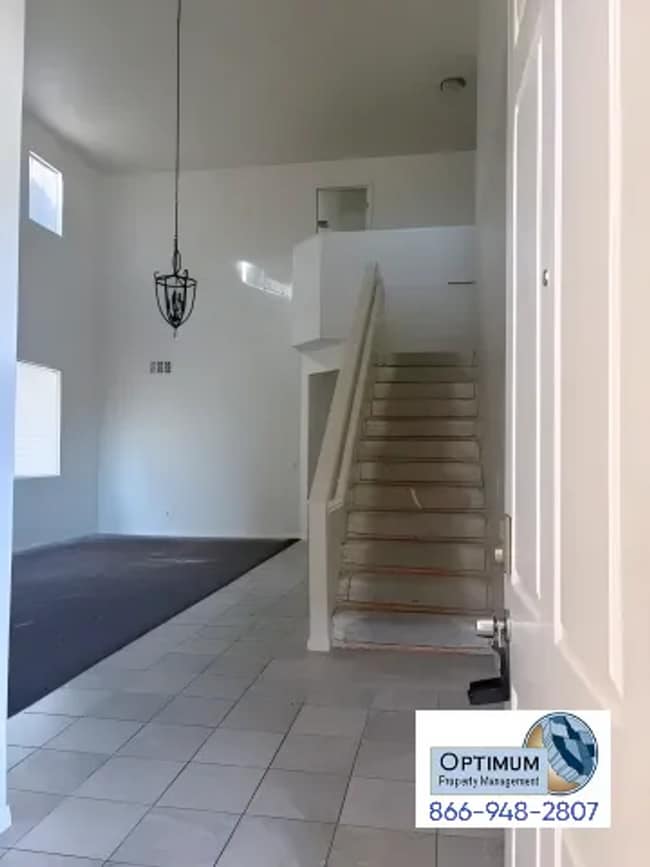 Building Photo - Beautiful 4-bedroom, 3-bathroom two-story home located in a desirable HOA community