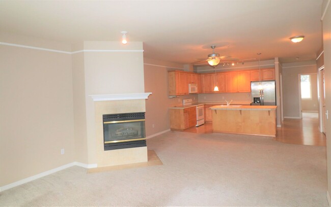 Building Photo - Lovely 2+ Bedroom Condo in Mountlake Terra...