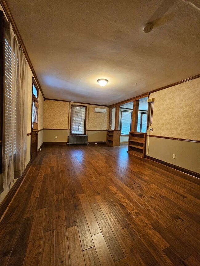 Building Photo - 565 Trinity Rd
