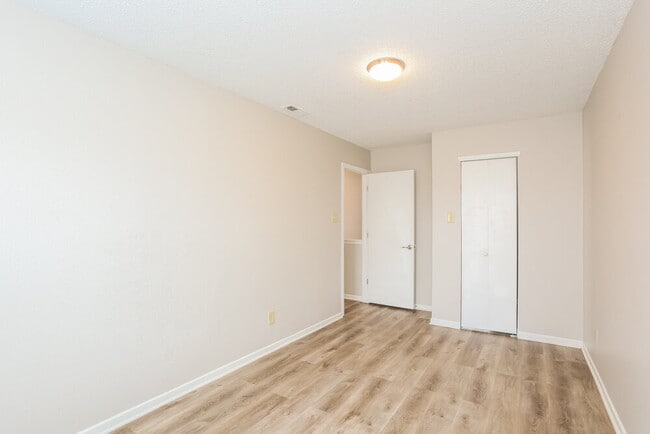 Building Photo - 8840 Hosta Way