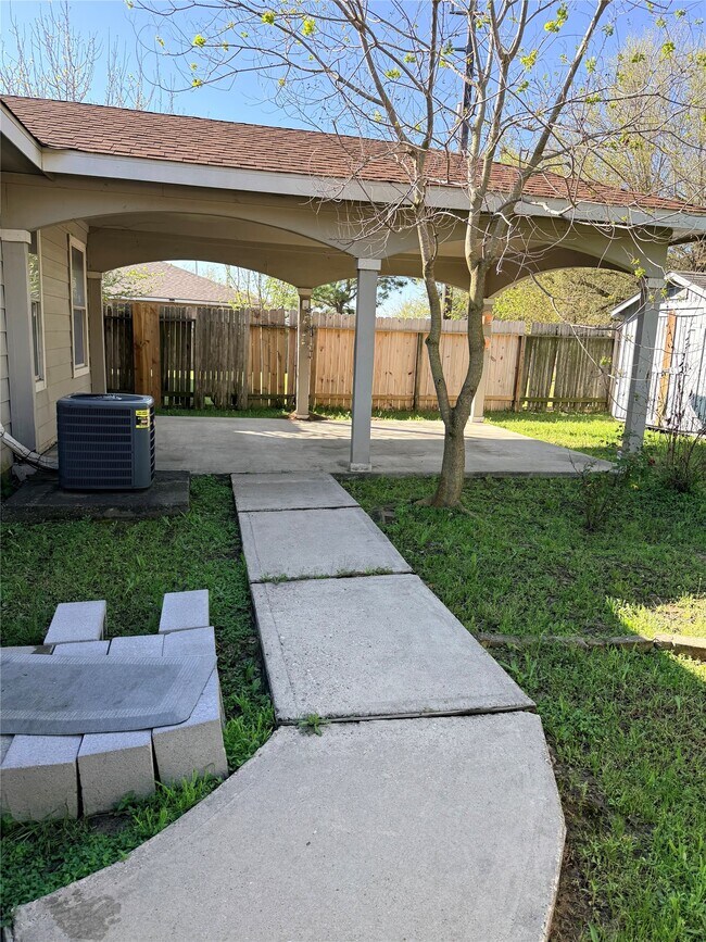 Building Photo - 15823 Regal Trace Ln