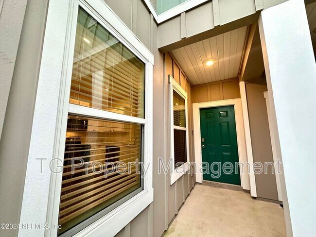 Building Photo - 336 Aralia Ln