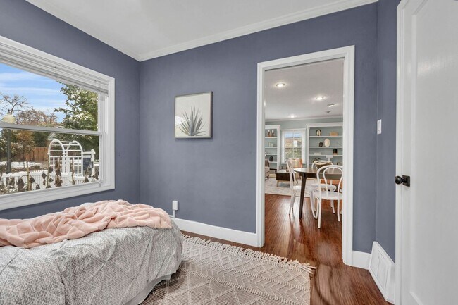 Building Photo - Stunning Single Family Home In Excellent L...