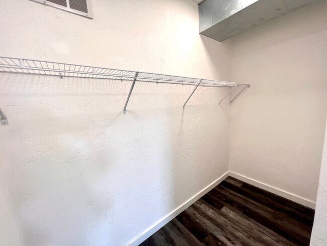 Building Photo - Beaver - Luxury 2 Bedroom, 1 Bathroom, located in downtown shopping district.