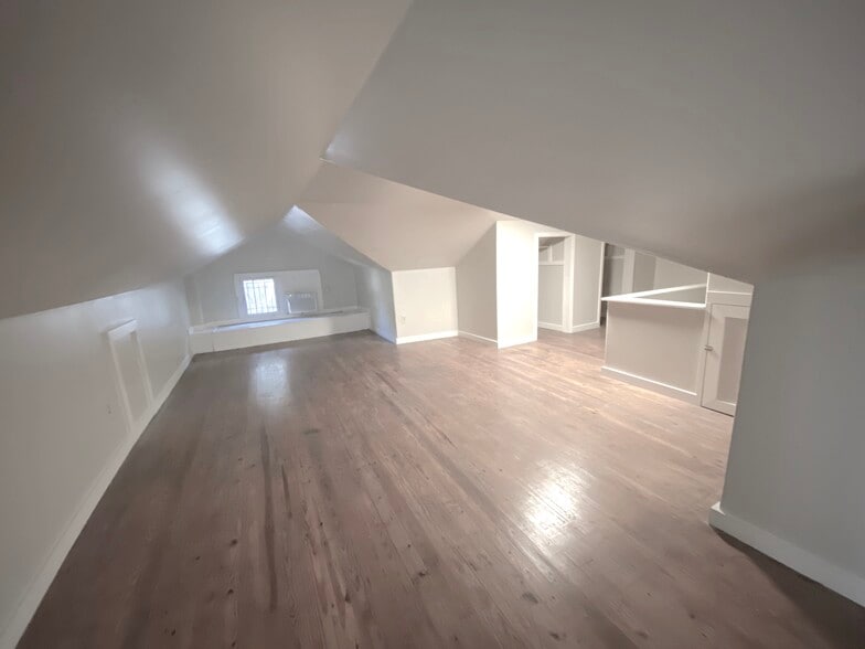 Upstairs bedroom - 1263 Agnes Pl