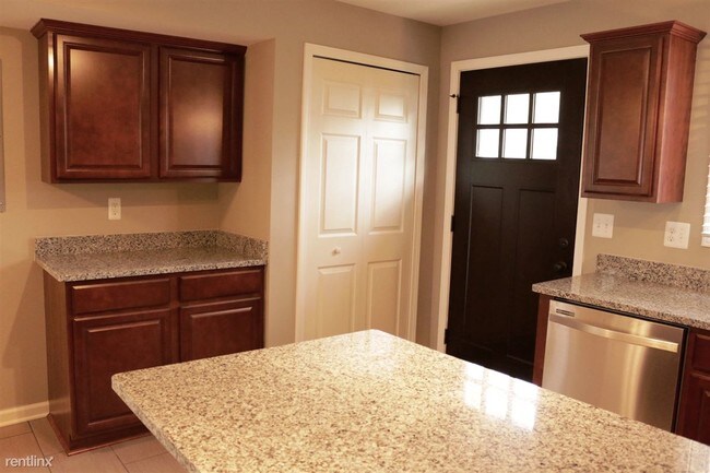 Building Photo - 2 br, 1.5 bath House - 121 N North Shore Dr