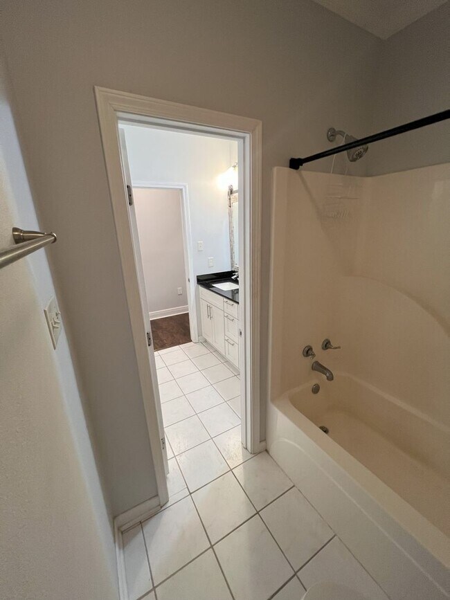 Building Photo - Newly remodeled, 4 bedroom, 2.5 bathroom home in Baton Rouge, LA