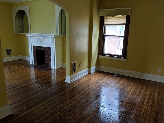 Building Photo - 106 Huntington Park