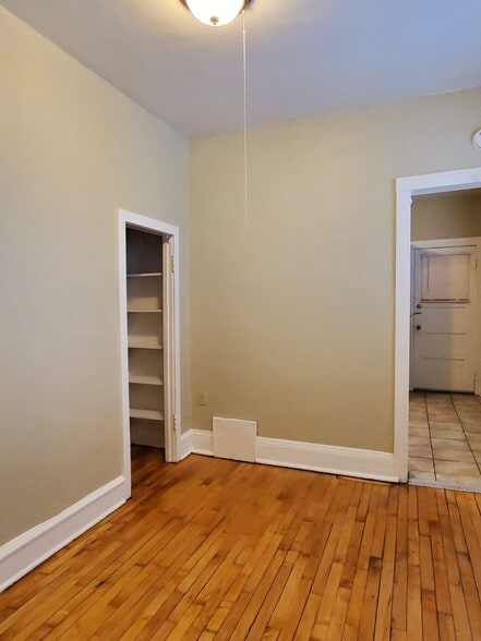 Building Photo - 1927 E Hillcrest Ave