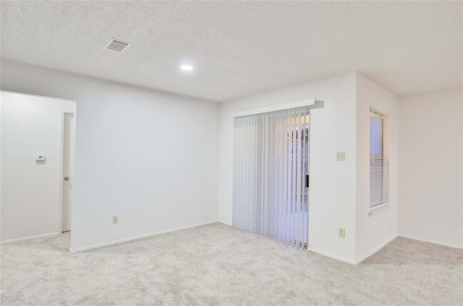 Building Photo - 2807 Firecrest Dr