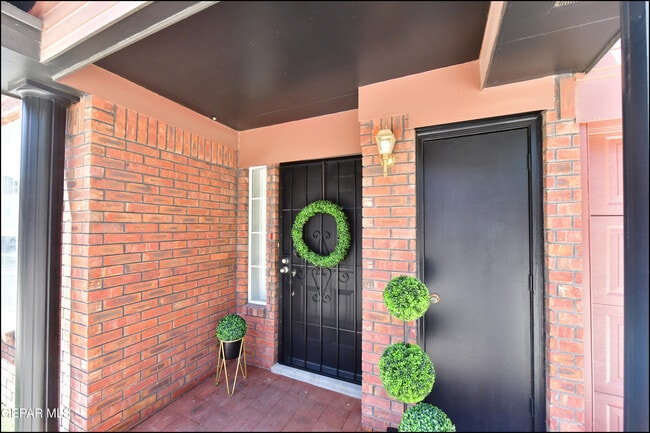 Building Photo - 31 Stratford Hall Cir