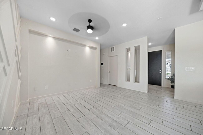 Building Photo - 3741 Peak Pl