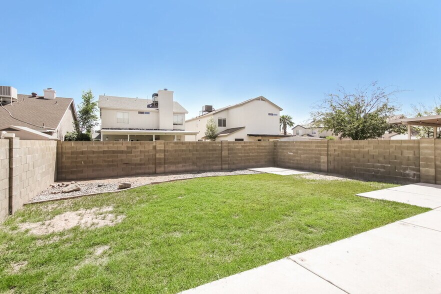 Building Photo - 7631 W Cinnabar Ave