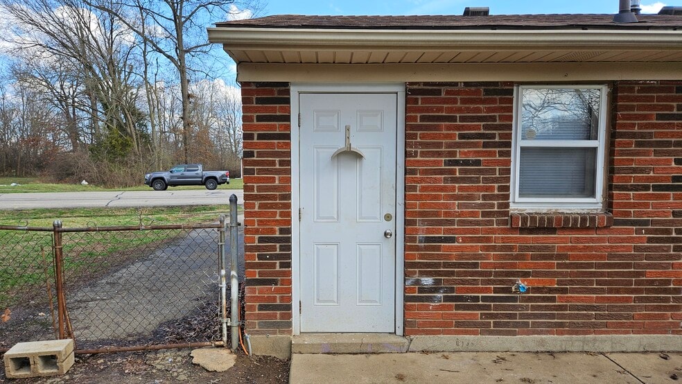 Attached Storage Closet - 5219 Garden Green Way