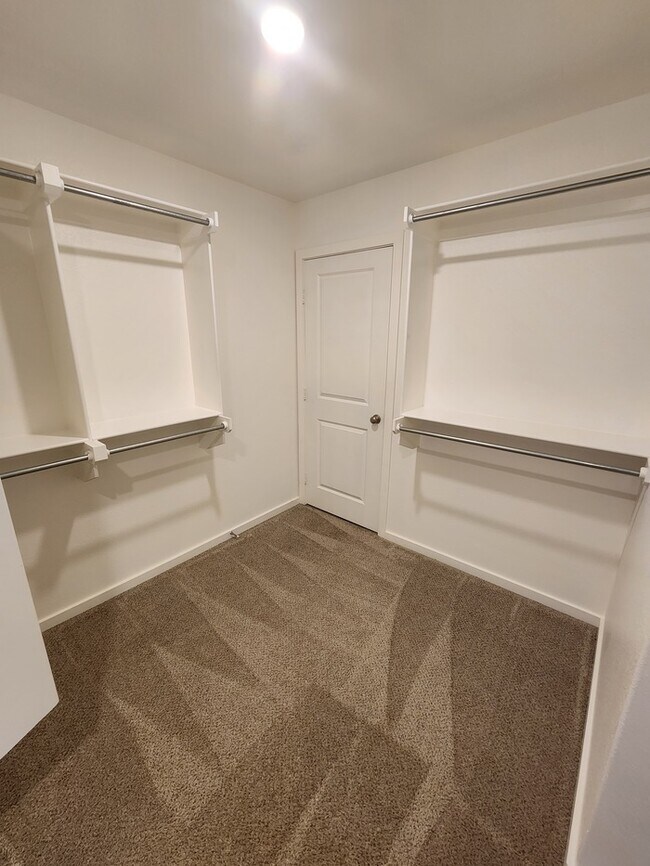 Building Photo - In Lone Star Trails! 3 bed 2 bath, 2 car garage