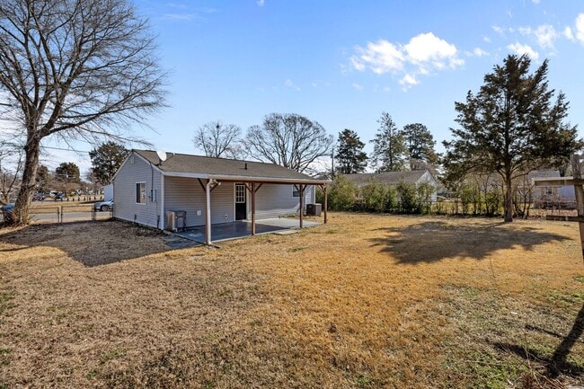 Building Photo - Just Listed for Rent in Virginia Beach!