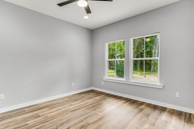 Building Photo - 312 E Blount St