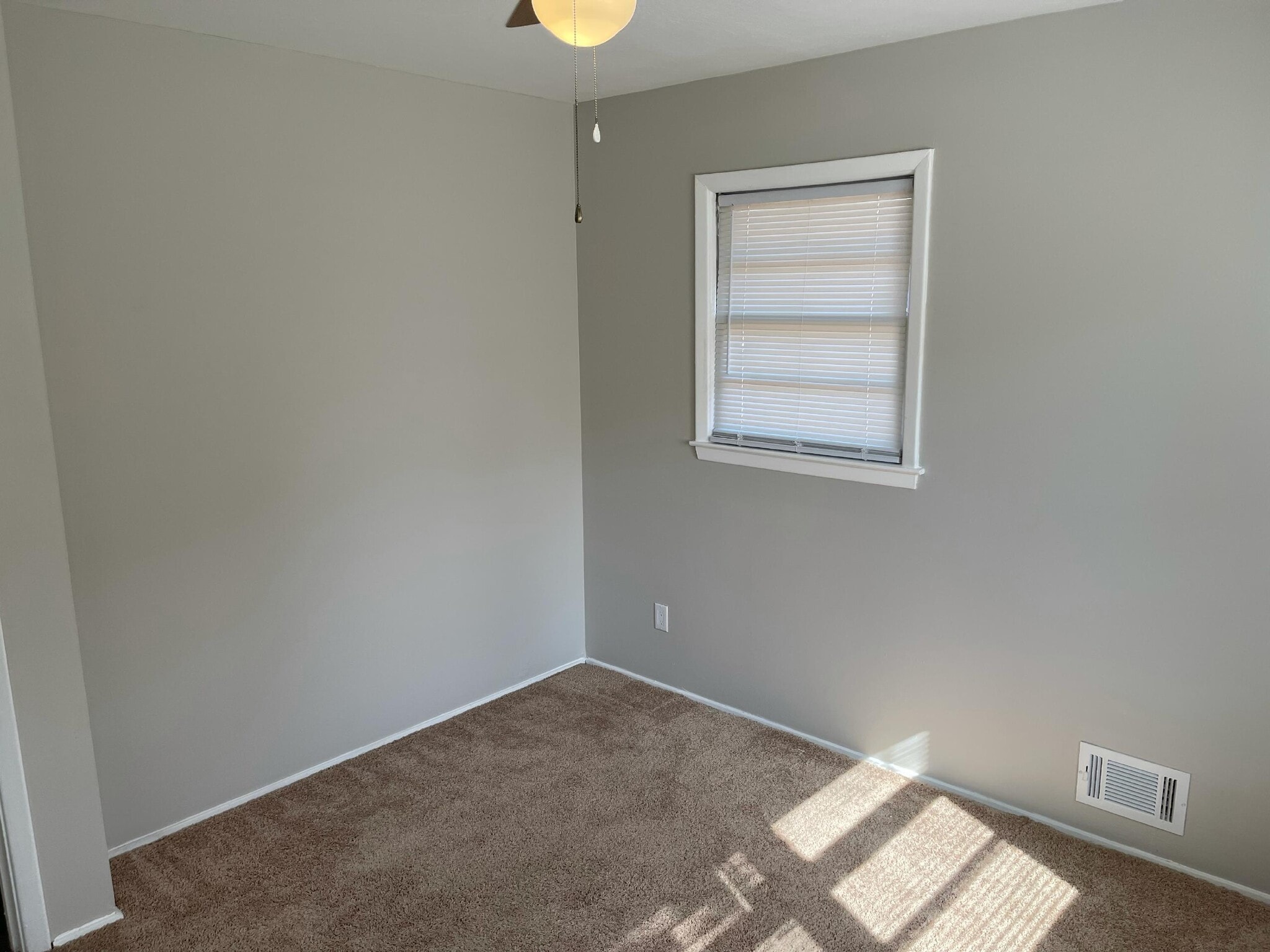 Bedroom - 519 Beaulah Ave