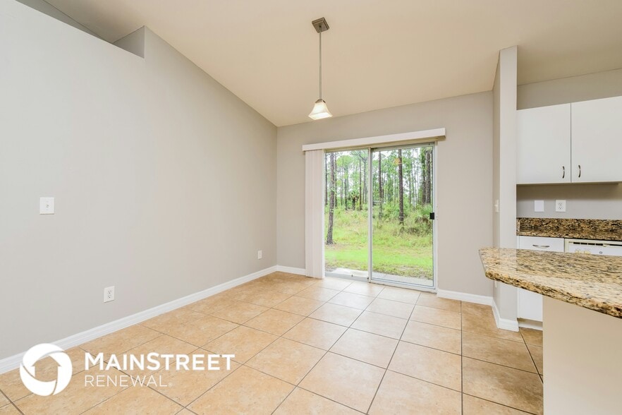 Building Photo - 802 W 11th St