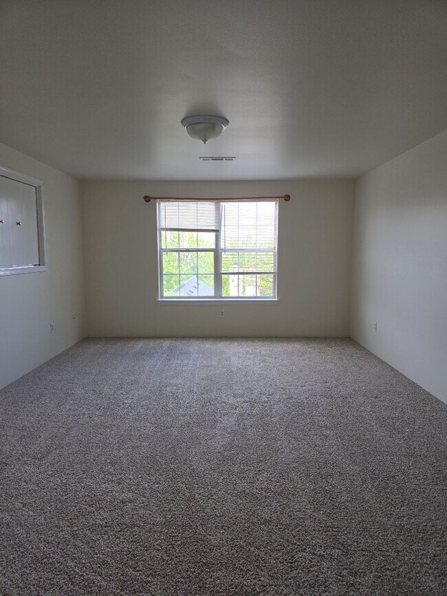 Building Photo - Charming 3-Bedroom, 2-Bath Townhouse for Rent in Ashland!