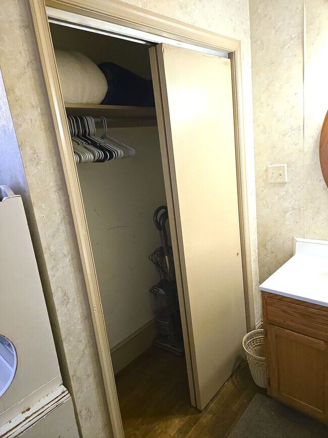 Building Photo - 115 S Potomac St