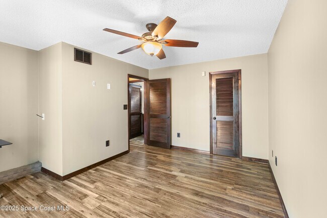 Building Photo - 225 S Tropical Trail